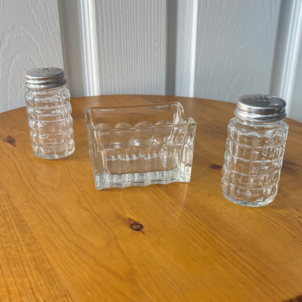 Elegant Glass Salt and Pepper Shaker Set with Packet Holder